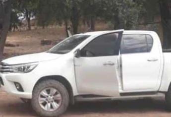 Lo amenazan con rifles de grueso calibre y lo despojan de una Hilux en Culiacán