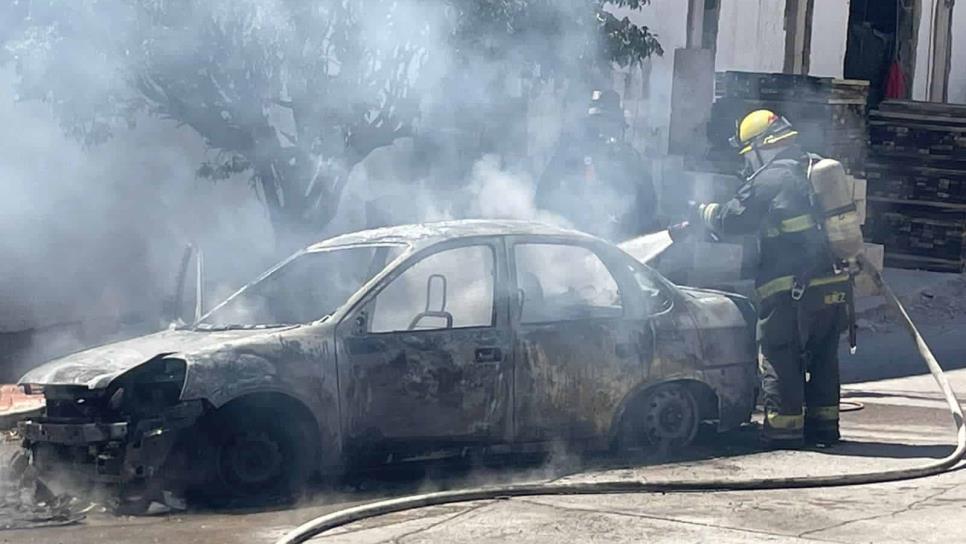 Fuego arrasa con vehículo en Culiacán; es el primero del mes de marzo