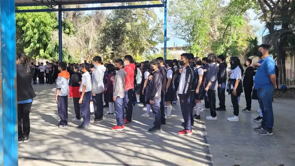 Los papás pueden ir a buscar espacio para sus hijos en las escuelas. | FOTO: Luz Noticias.