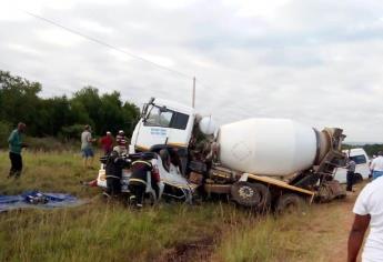 Tragedia en Sudáfrica: 16 muertos deja choque entre un tráiler y autobúses escolares  