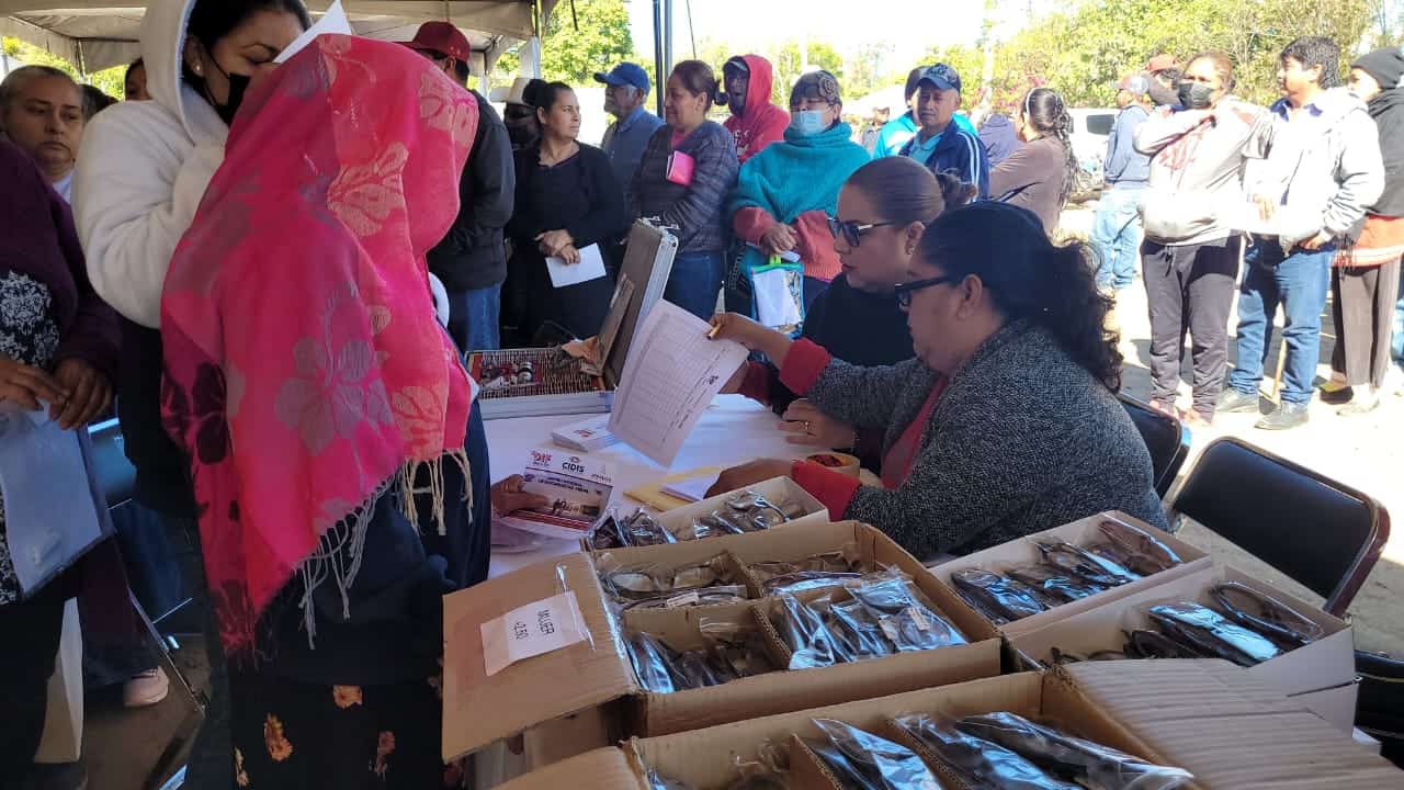 Brigada del DIF beneficia a 3 mil habitantes de Bacorehuis en Ahome. FOTO: Luz Noticias