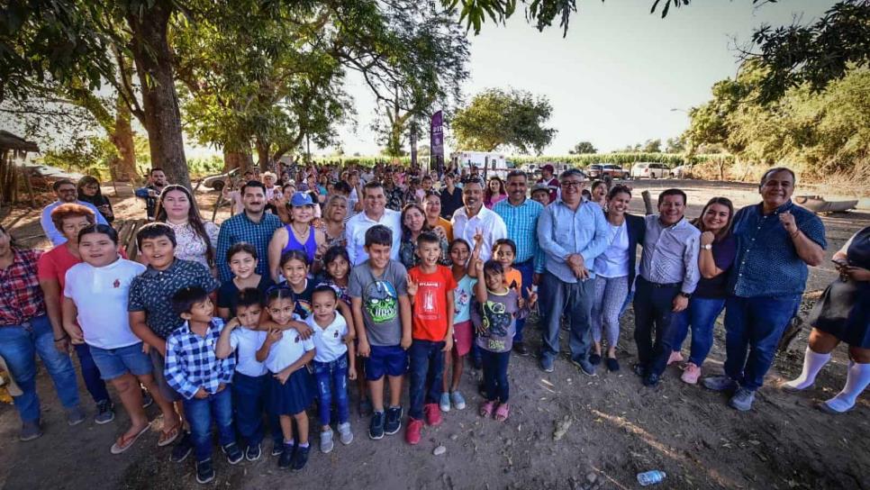 Gobierno de Mazatlán apoyará a las comunidades de El Guayabo y El Roble; tendrán plazuela nueva y apoyo al deporte