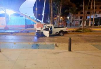 Mujer pierde la vida tras chocar contra una palmera en Paseo Claussen Mazatlán