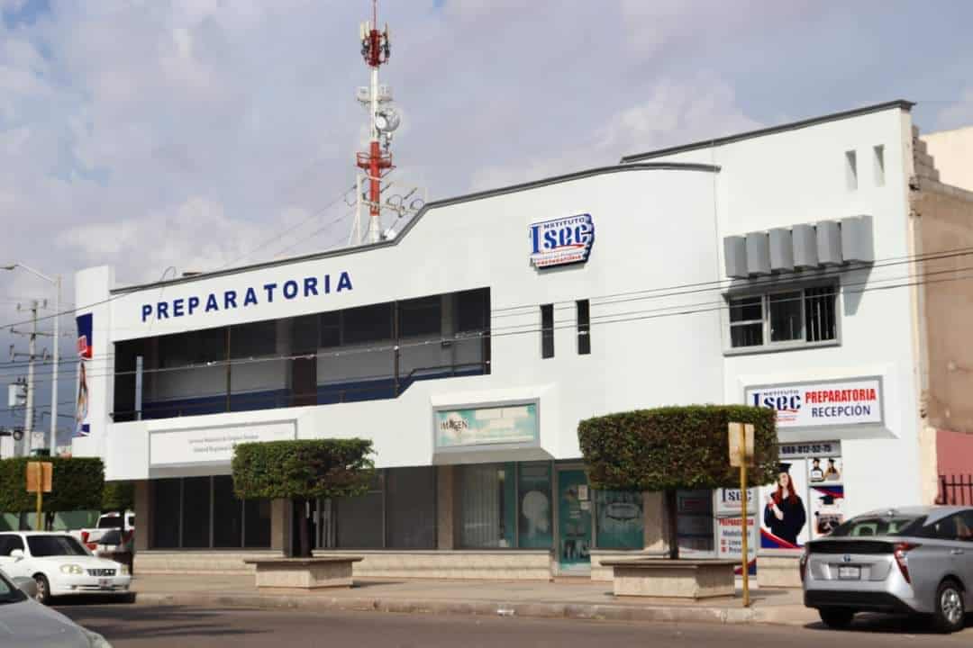 Estudiante espera desde hace un año su certificado de preparatoria abierta. | FOTO: Osmar Zavala.