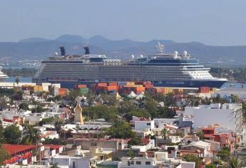 Cerca de 9 mil personas arriban a Mazatlán a bordo de dos cruceros 