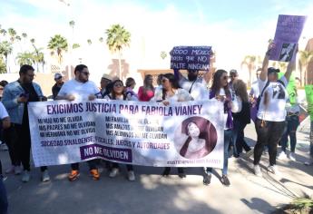 Familiares y amigos de Fabiola Vianey exigen justicia durante el 8M