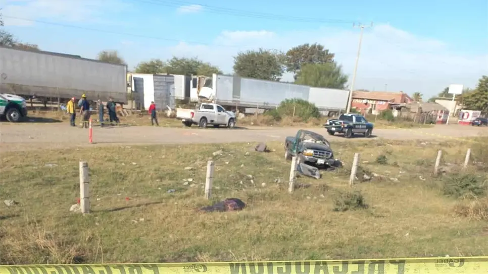 Muere sinaloíta al volcar en la México 15, su esposa esta grave