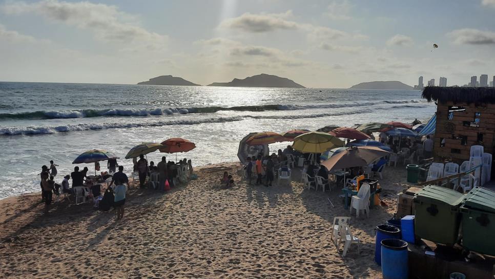 Por bajas temperaturas, afluencia en playas de Mazatlán disminuye 60 %