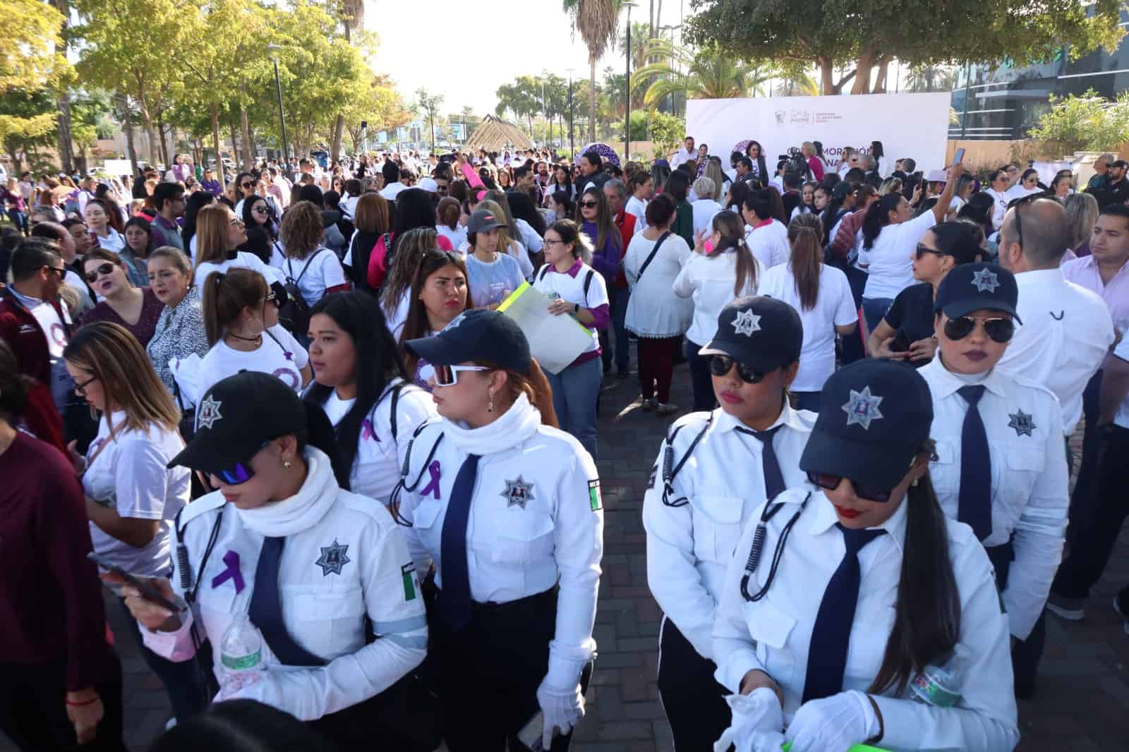 Se manifiestan las auxiliares viales. | FOTO: Martín Ruiz.