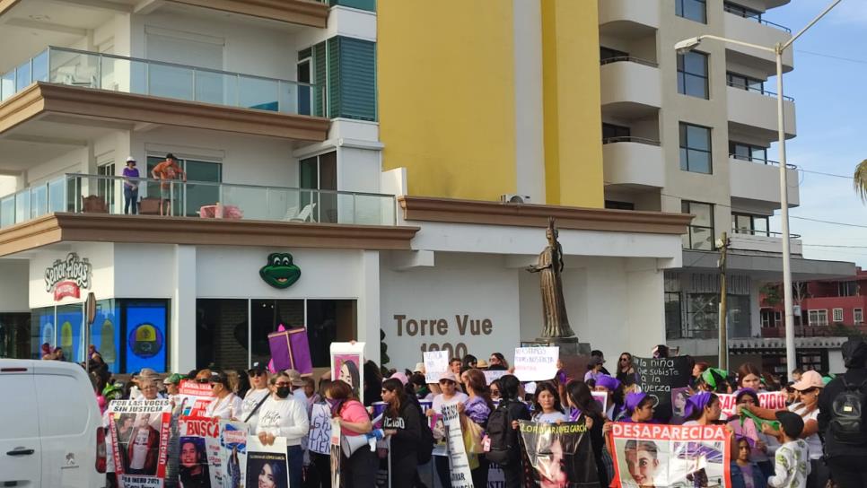 Marchan de forma pacífica en Mazatlán por el Día de la Mujer al grito de «ni una más»