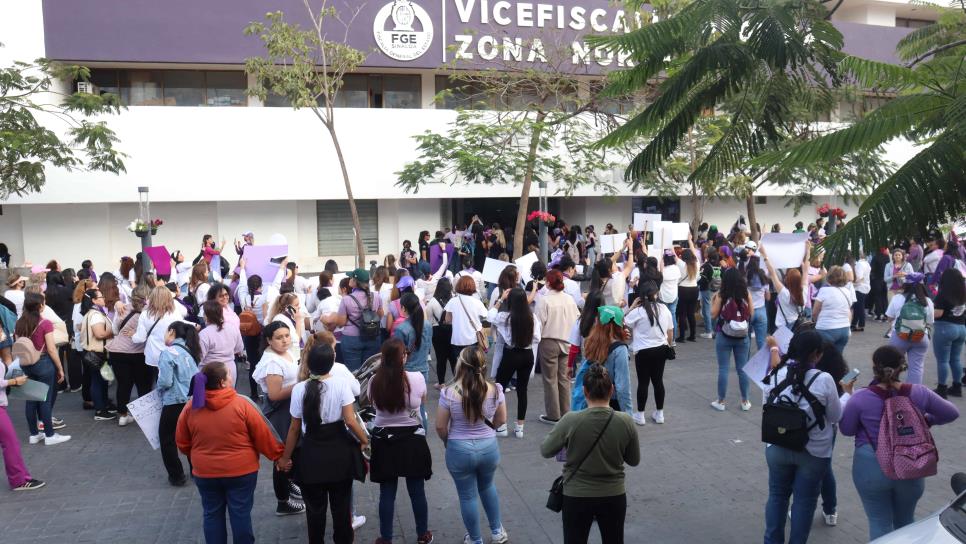 Canaco de Los Mochis reprueba vandalización a la Vicefiscalía en la marcha del 8M