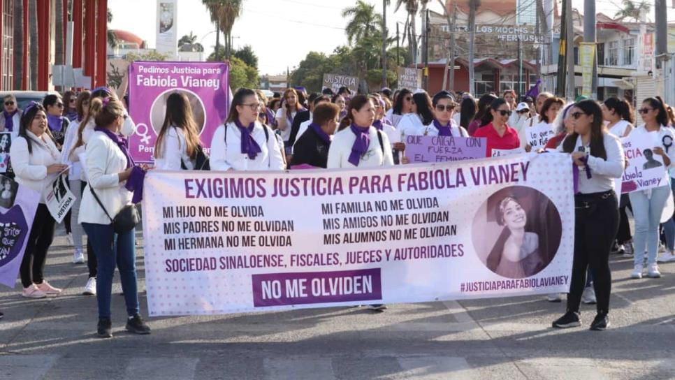 Feministas marchan en Los Mochis; exigen alto a la violencia y justicia para Fabiola Vianey