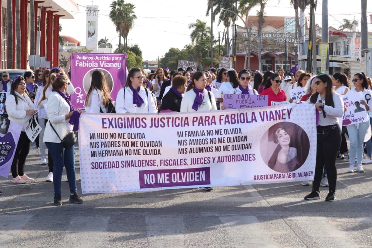 Feministas exigen justicia con marcha en Los Mochis | Luz Noticias