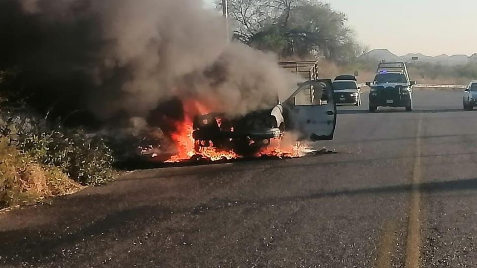 Cortocircuito provoca incendio de una camioneta en Choix