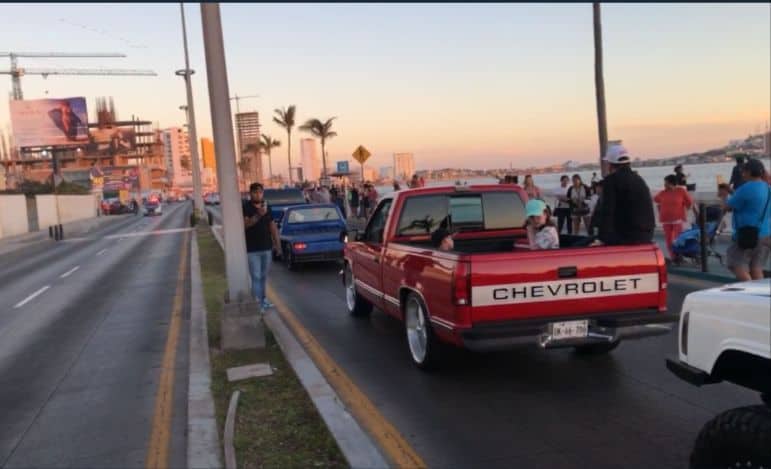 Más de 300 camionetas formaron parte del evento. FOTO: Luz Noticias