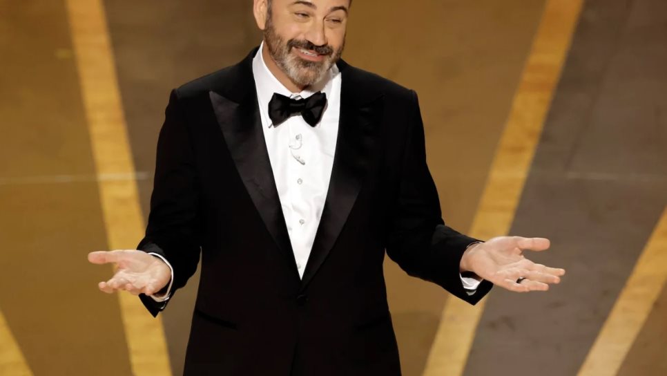 Jimmy Kimmel se burla de Will Smith en la ceremonia de los Premios Óscar.
