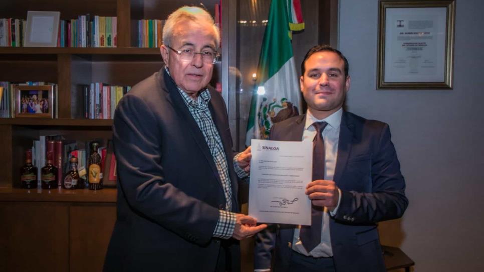 Rocha toma protesta a nuevo subsecretario en Transparencia
