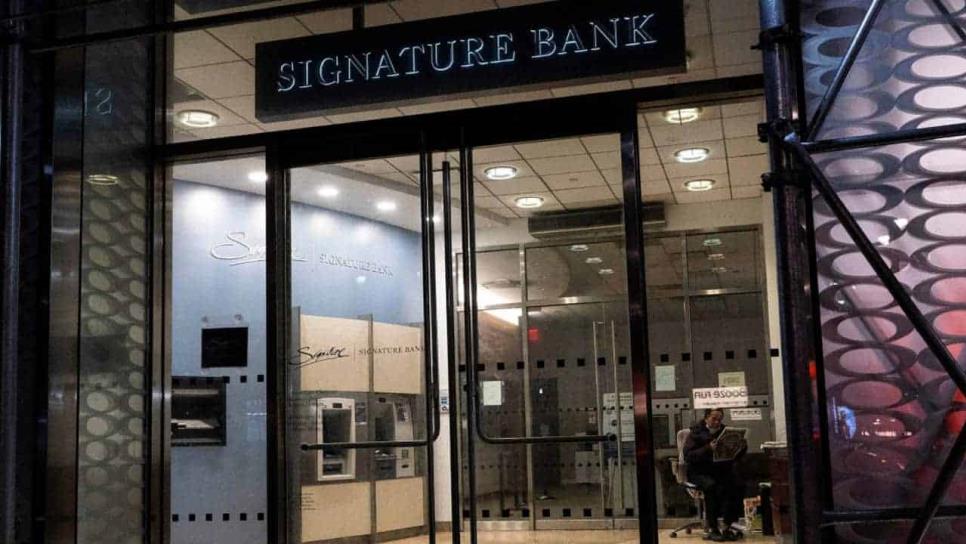 Tres bancos cierran en Estados Unidos; amenaza todo el sistema financiero