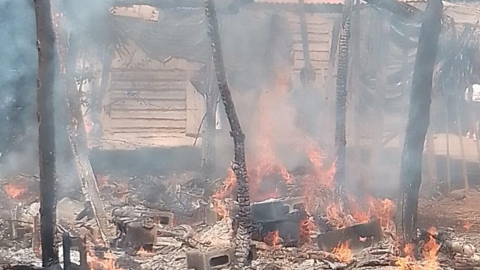 Fuego arrasa con una pequeña y humilde vivienda en Goros II; la familia se quedó sin nada