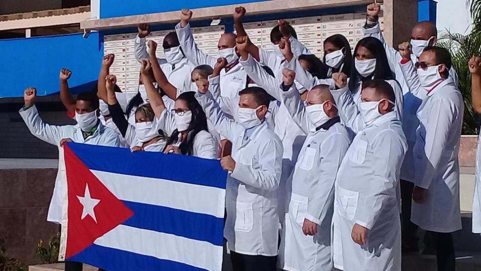 IMSS anunció la contratación de más médicos cubanos para todo el país