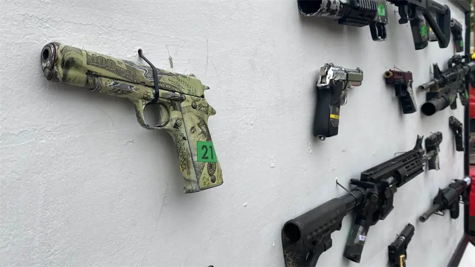 Uzis, lanzagranadas y hasta barrets destruye la Sedena en Mazatlán