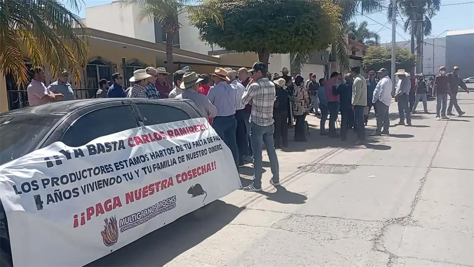 Multigranos cumple 4 años debiendo trigo y maíz; productores se manifiestan . FOTO: Esthela García.