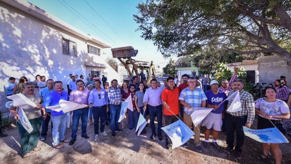 ¡Les cumplen! Vecinos de la colonia Sánchez Celis, en Mazatlán, tendrán pavimentación en la calle Francisco Solís