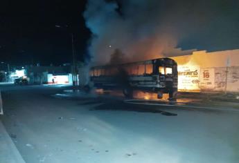 Se queman dos tráileres en «La Costera» y un camión de jornaleros en Juan José Ríos
