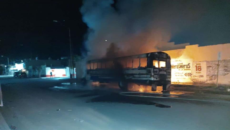 Se queman dos tráileres en «La Costera» y un camión de jornaleros en Juan José Ríos