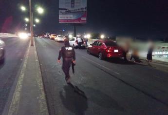 Lanzan «ponchallantas» sobre puente en Culiacán y dañan una decena de carros