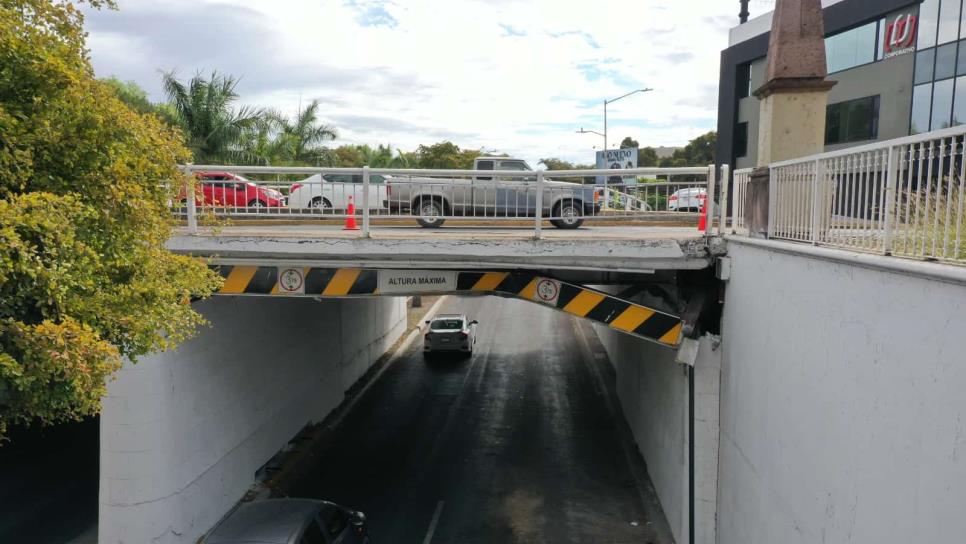Reparan el puente Hidalgo tras daños por choque de camión de carga
