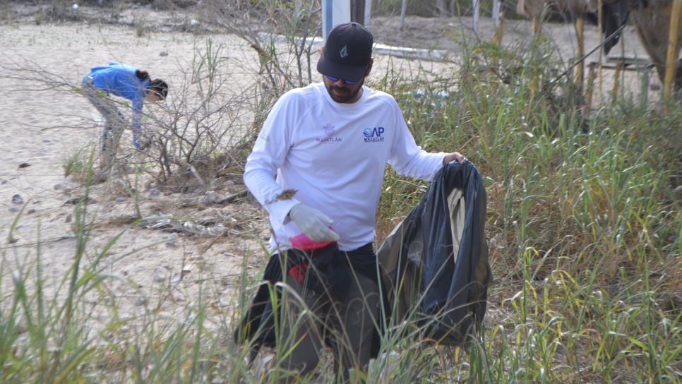 Limpian la Isla Venados y retiran más de 200 kilos de basura en el megapuente