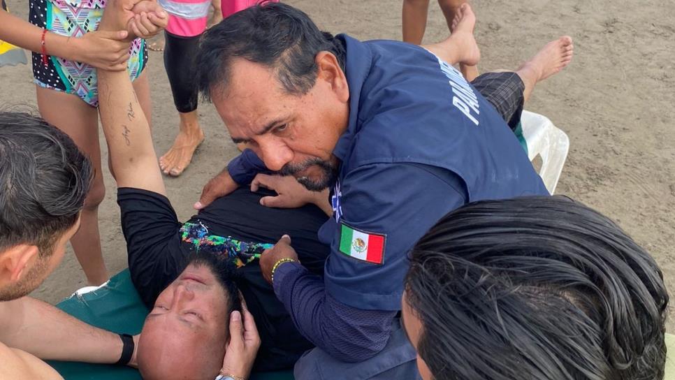 Padre de familia termina desmayado después de confundir a un objeto en medio del mar con su hija