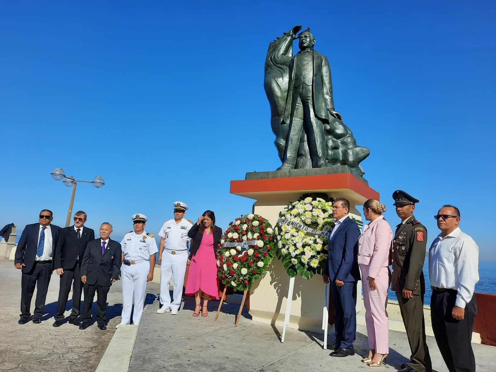 Conmemoran en Mazatlán 217 aniversario del Natalicio de Benito Juárez