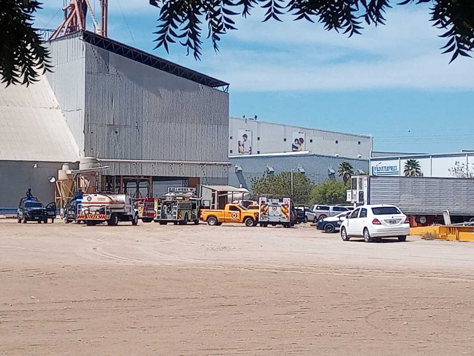 Soldador sufre quemaduras tras explosión en una bodega de Culiacán.| FOTO: Ángel Zamudio.