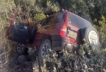 Joven se sale de la carretera y queda entre los mangles al regresar de El Maviri