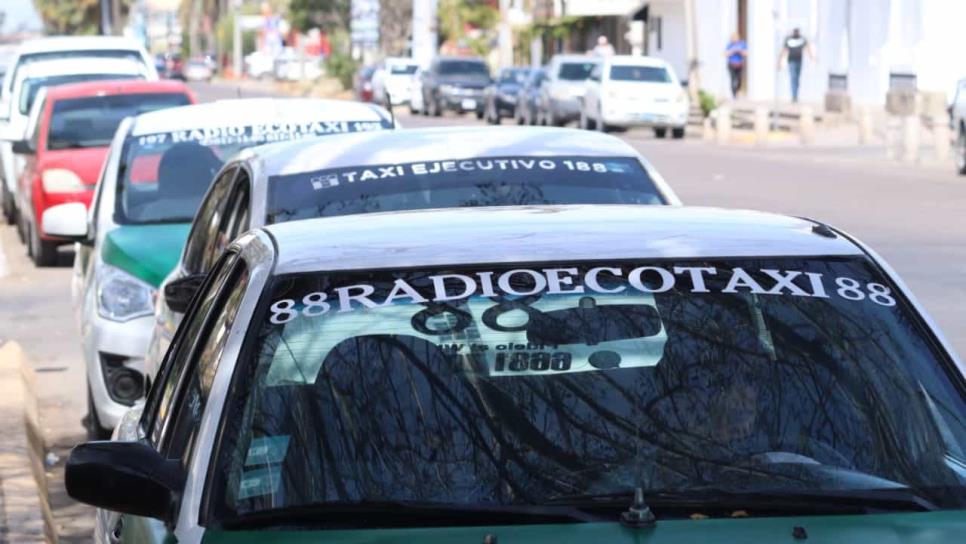 Taxistas de Ahome buscan concesión de gasolinera para no aumentar tarifas