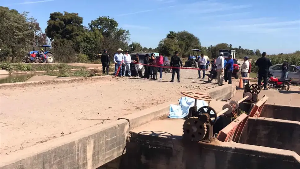 Ángel murió ahogado en un canal de riego del municipio de Guasave . | FOTO: Ernesto Torres.