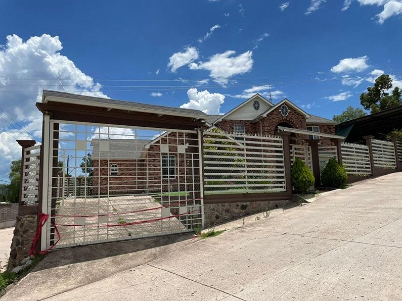 Conoce la lujosa casa de «El Chueco» en Chihuahua