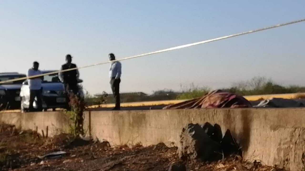 Hallan encobijado cuerpo de hombre en la Laguna Colorada, Culiacán. | FOTO: Ángel Zamudio.