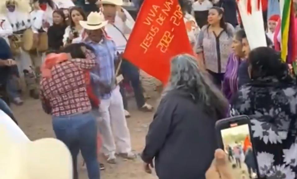 Se pelean dos mujeres en pleno conti en San Miguel Zapotitlán |VIDEO
