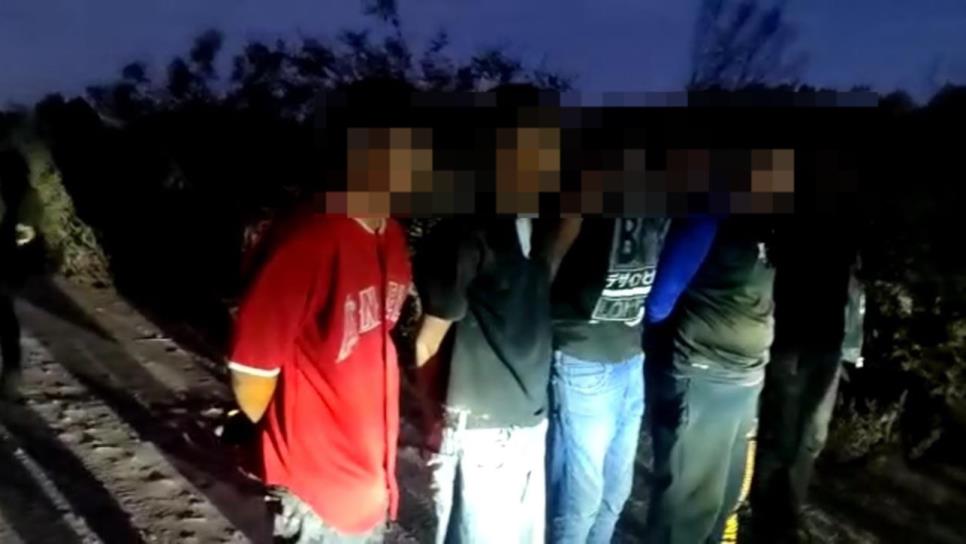 Sicarios «tablean» y humillan a 5 jóvenes en El Fuerte