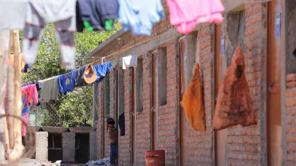 En condiciones indignas viven familias de cuarterías en el sur de Sinaloa