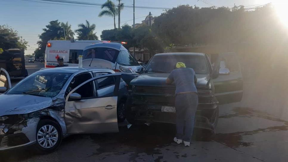 Tres mujeres son hospitalizadas tras aparatoso choque en Los Mochis 