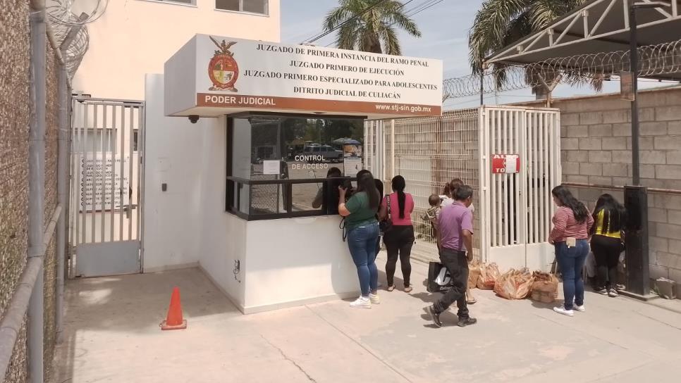 Protestan familiares de internos del penal de Culiacán