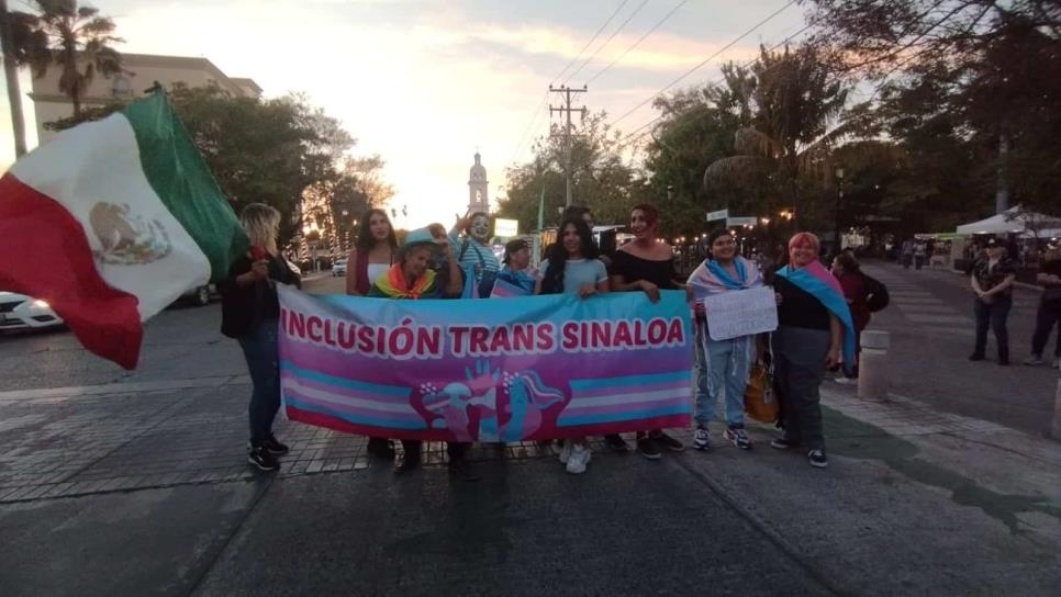 Comunidad transexual marcha por primera vez en Ahome