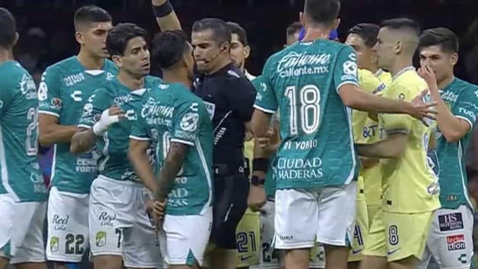 ¿Qué sanción recibirá el árbitro Fernando Hernández por agredir a jugador del León?