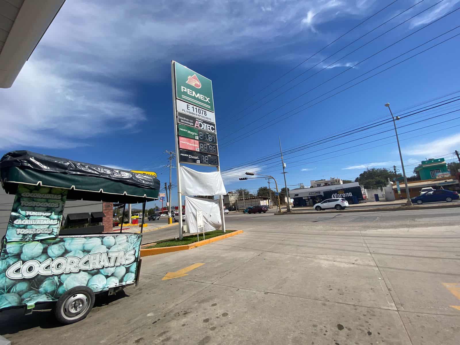 Así están las gasolinas en Mazatlán durante el arranque de Semana Santa. | FOTO: Hugo Rodríguez.