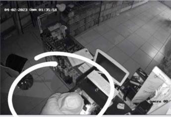 Sujeto se mete por el techo a robar negocio de uñas en el centro de Culiacán 