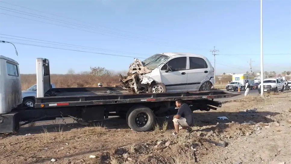 En pérdida total quedó un vehículo que se volteó por La Costerita. | FOTO: Luis Ramírez.